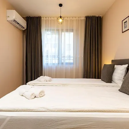 Lovely Venu Close To Old Town Daire